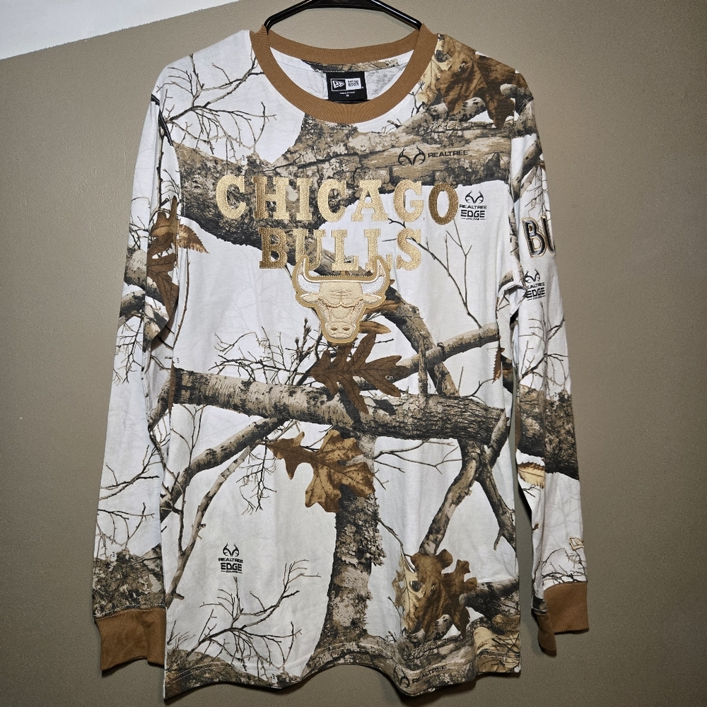 New Era x Real Tree Chicago Bulls Camo White Brown Embroidered Longsleeve Medium